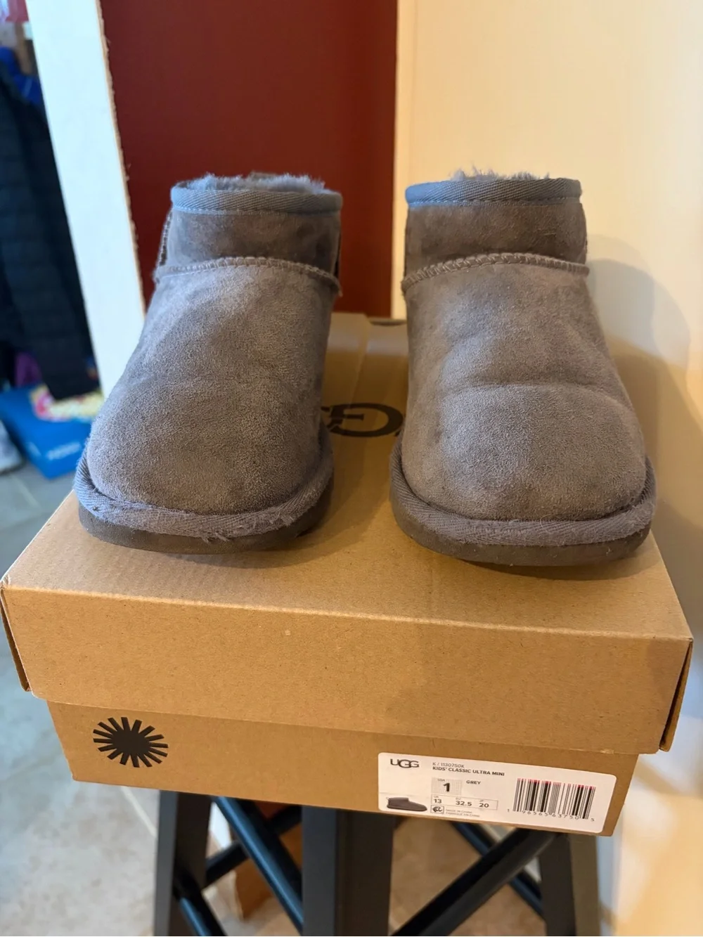 UGG Kid’s Classic Ultra Mini, Grey, size 1